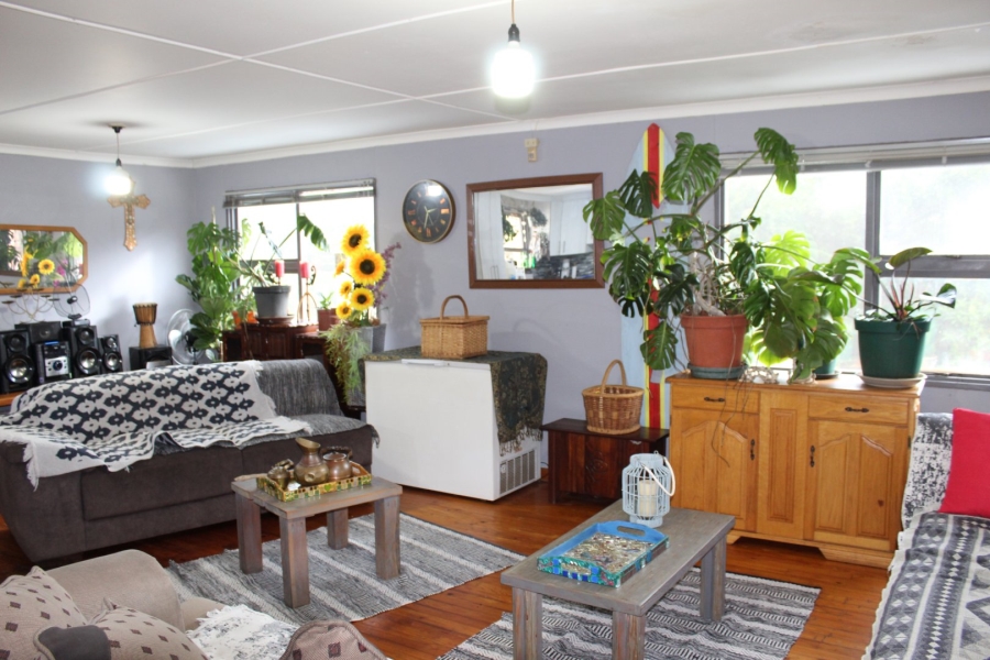 6 Bedroom Property for Sale in Paradise Beach Eastern Cape